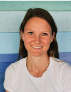 en person som smiler til kameraet