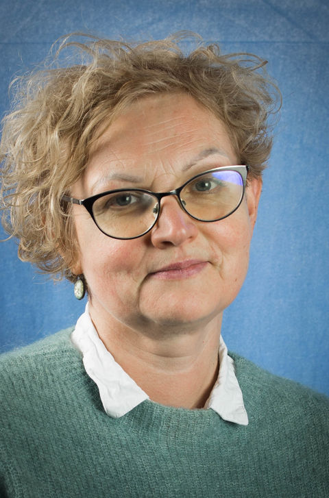 En person med briller