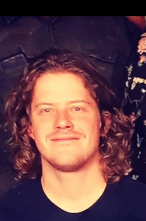 en person med langt hår